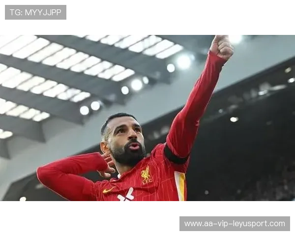 利物浦右路提速，萨拉赫启动瞬间完成